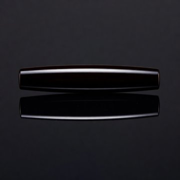 Lacquered fountain pen barrel with a continuous highlight across its curved surface